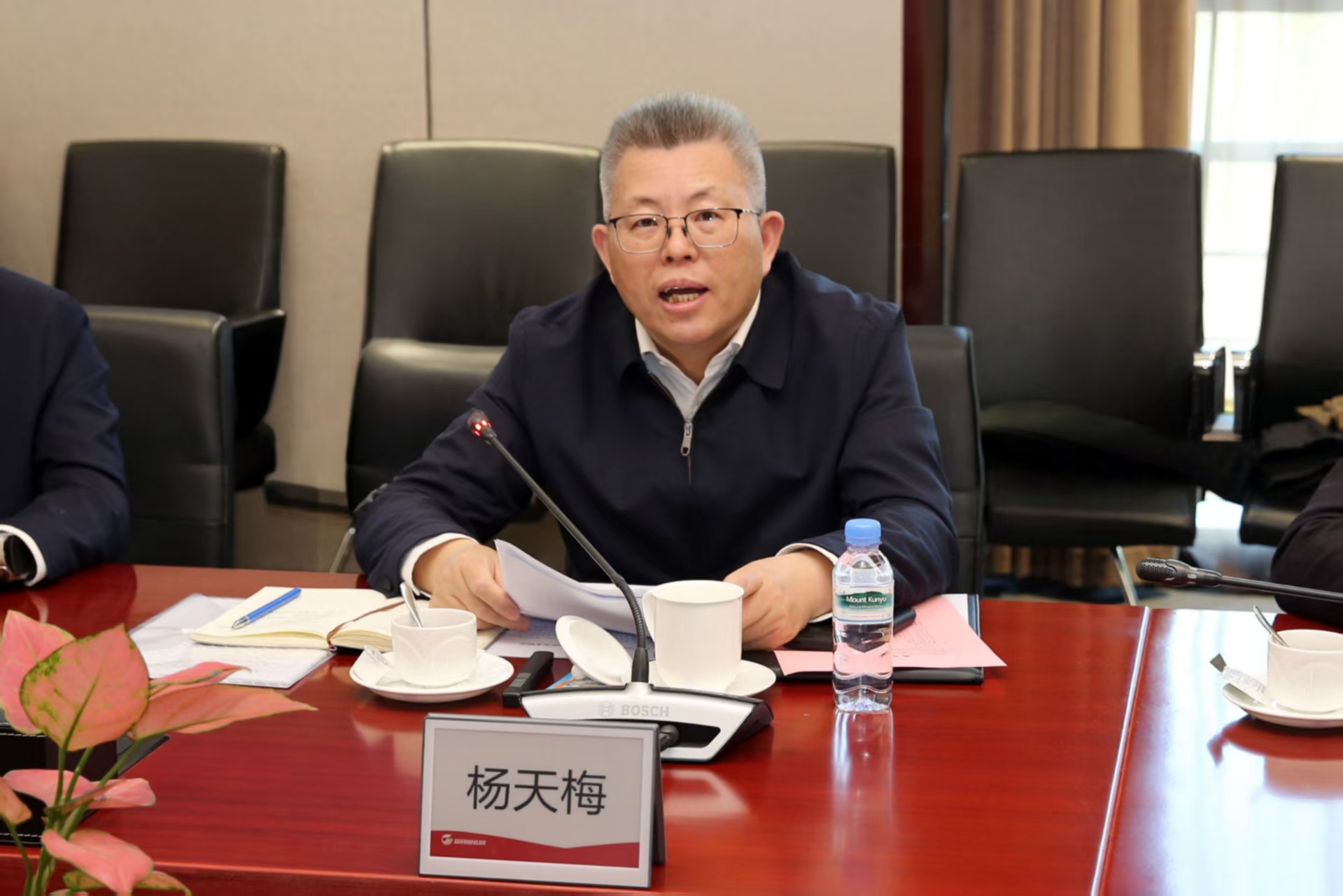 青科大与万华化学集团开展校企合作战略研讨